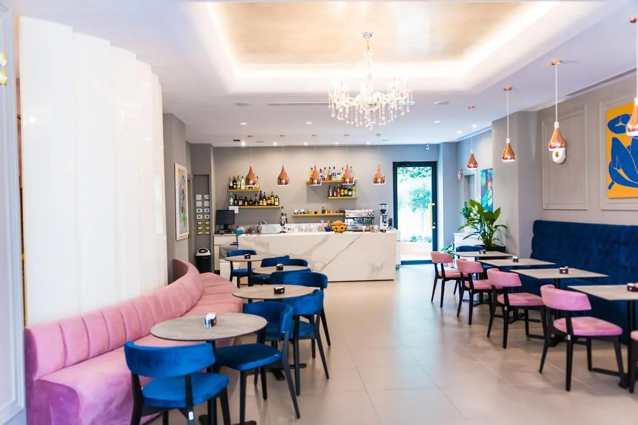 Golden City Hotel , Tirana