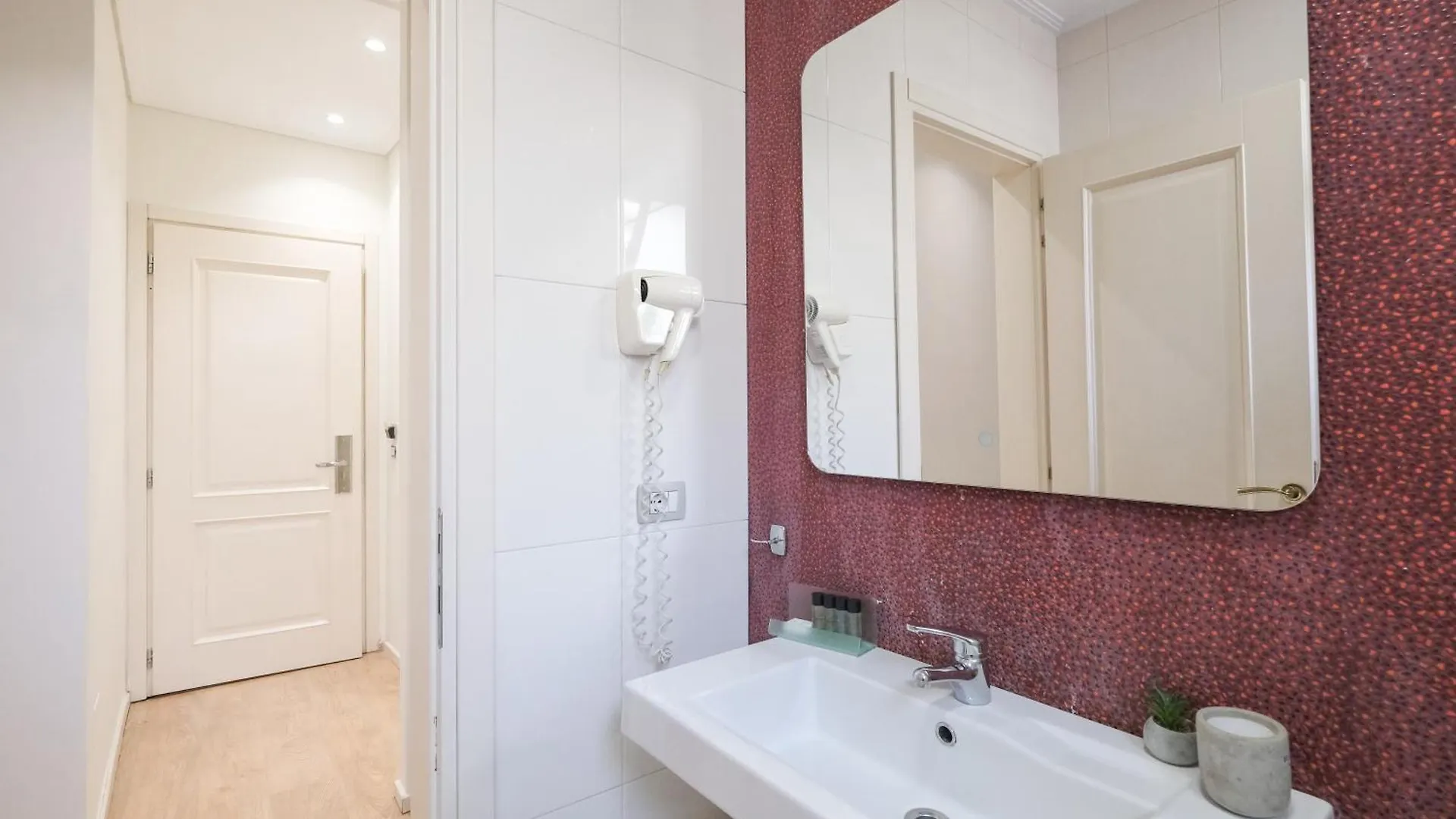 Golden City Hotel , Tirana 3*,  Albania